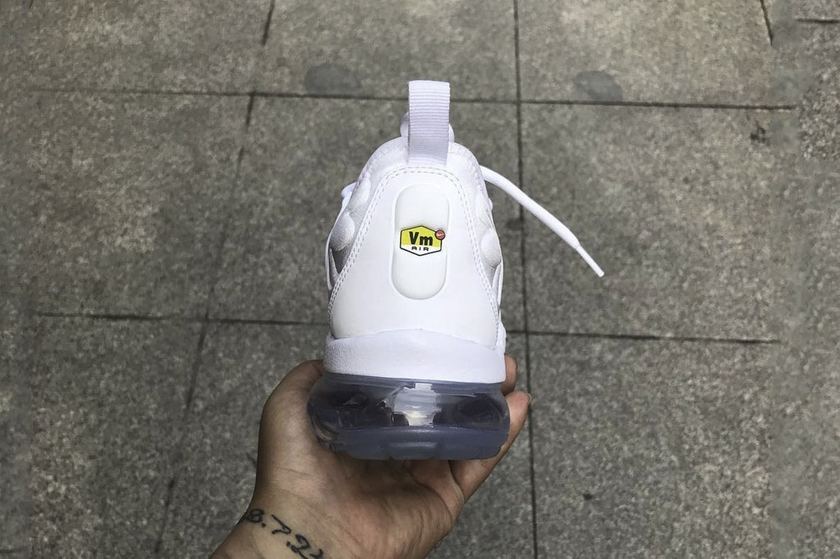 https-%2F%2Fhk.hypebeast.com%2Ffiles%2F2017%2F11%2Fnike-air-vapormax-plus-white-grey-colorway-03.jpg