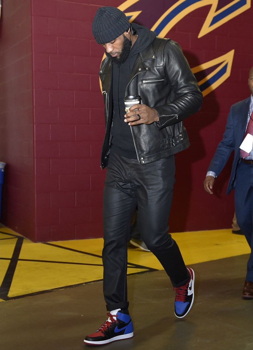 lebron-james-air-jordan-1-top-3.jpg