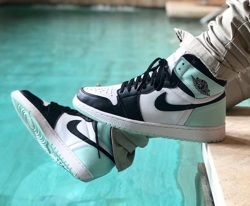 air-jordan-1-og-igloo-861428-100-1.jpg