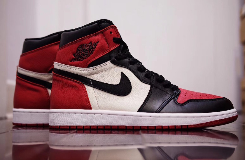 air-jordan-1-bred-toe-detailed-look-4.jpg