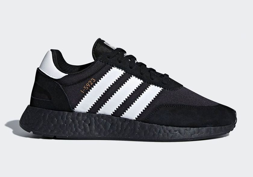 https_%2F%2Fhk.hypebeast.com%2Ffiles%2F2017%2F12%2Fadidas-iniki-boost-black-soles-1.jpg
