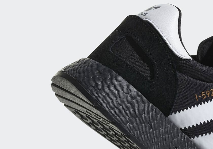 https_%2F%2Fhk.hypebeast.com%2Ffiles%2F2017%2F12%2Fadidas-iniki-boost-black-soles-3.jpg