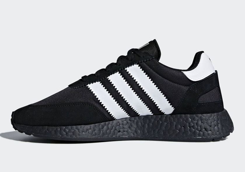 https_%2F%2Fhk.hypebeast.com%2Ffiles%2F2017%2F12%2Fadidas-iniki-boost-black-soles-2.jpg