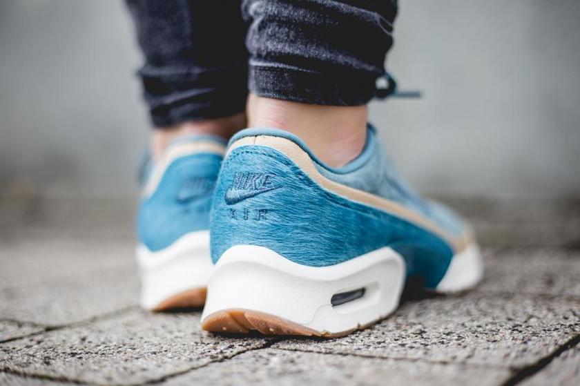nike-wmns-air-max-jewell-lx-blue-896196-002-mood-2.jpg