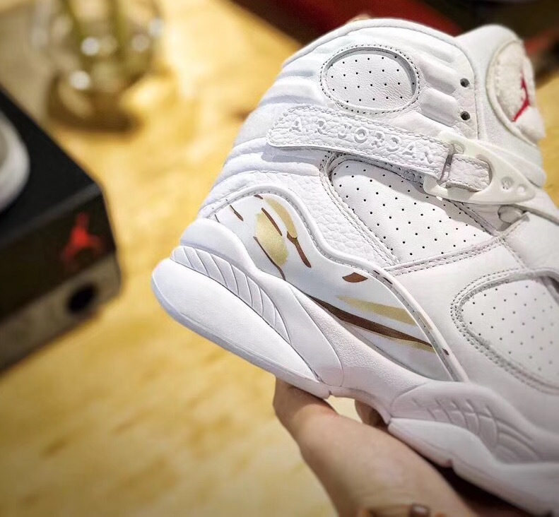 Drake-OVO-Air-Jordan-8-White-AA1239-135-2018-Retro-Straps.jpg