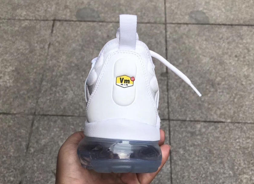 nike-vapormax-plus-triple-white-5.jpg