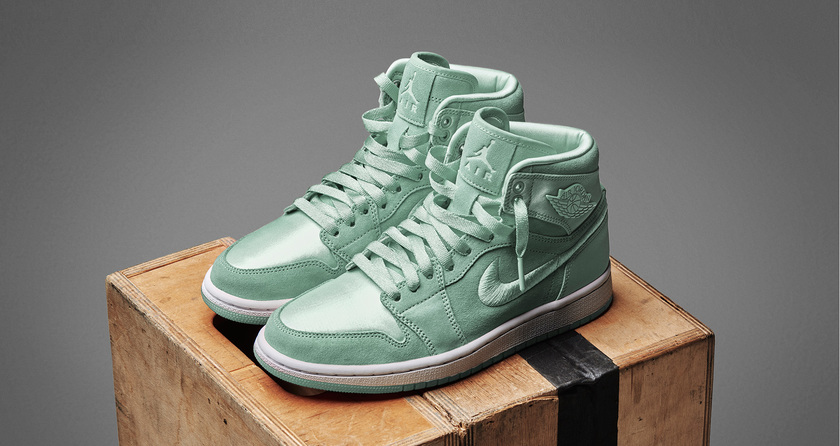 AJ1_Season-of-Her_Shoe_Mint-Foam_Lead_Des – 1920x1020.jpg
