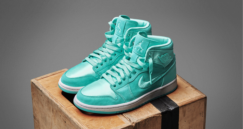 AJ1_Season-of-Her_Shoe_Light-Aqua_Lead_Des – 1920x1020.jpg