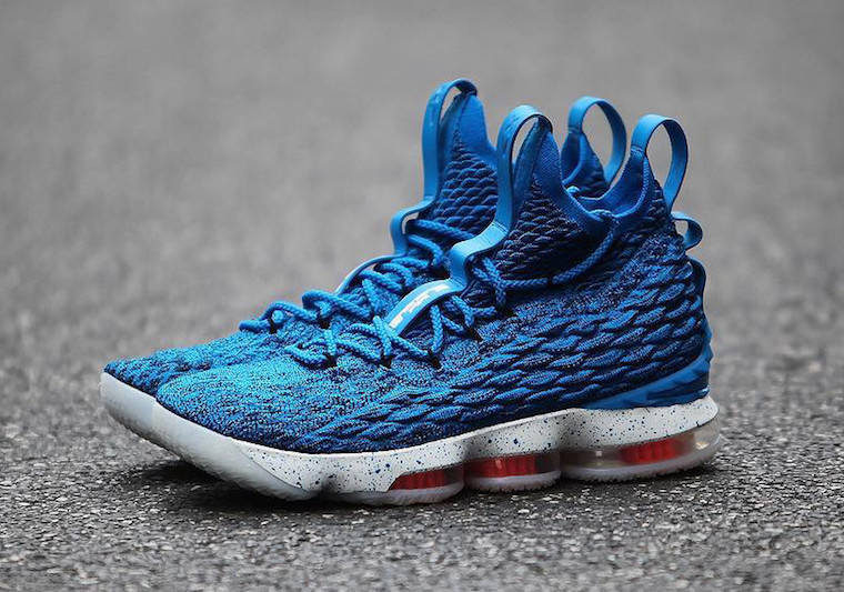 Nike-LeBron-15-HWC-Hardwood-Classics-AO1754-400-Speckled-Midsole.jpg