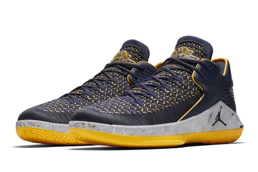 Air-Jordan-32-Low-Michigan-AA1256-405.jpg