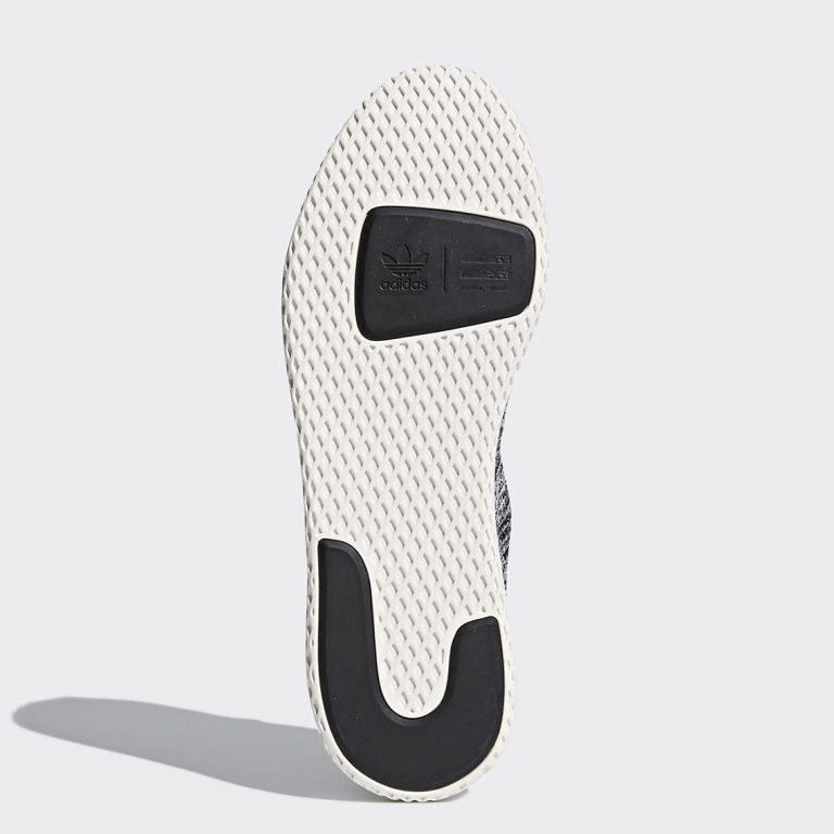 pharrell-adidas-tennis-hu-oreo-cq2630-coming-soon-5-768x768.jpg