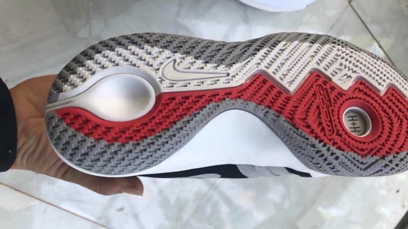 Nike-Zoom-Air-Kyrie-Outsole.jpg