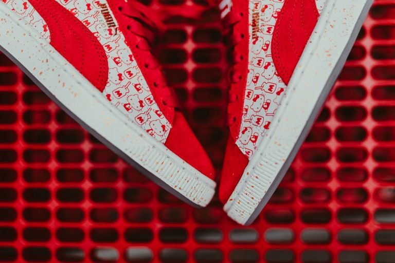 Puma-SuedeClassicXHelloKitty-BrightRED_2_1024x1024-768x512.jpg