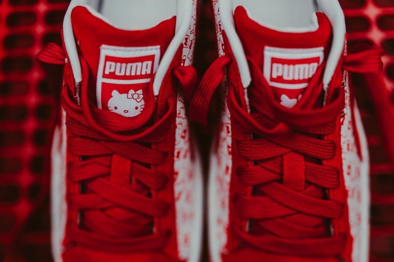 Puma-SuedeClassicXHelloKitty-BrightRED_9_1024x1024-768x512.jpg
