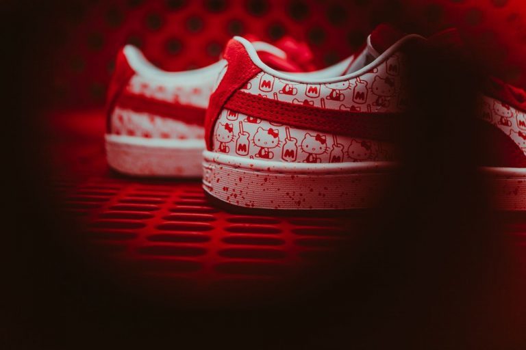 Puma-SuedeClassicXHelloKitty-BrightRED_6_1024x1024-768x512.jpg