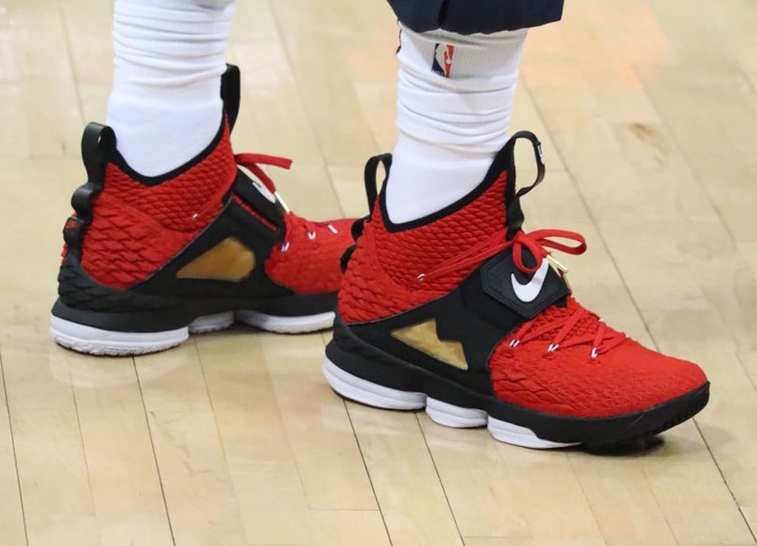 Alternate-Diamond-Turf-Nike-LeBron-15.jpg