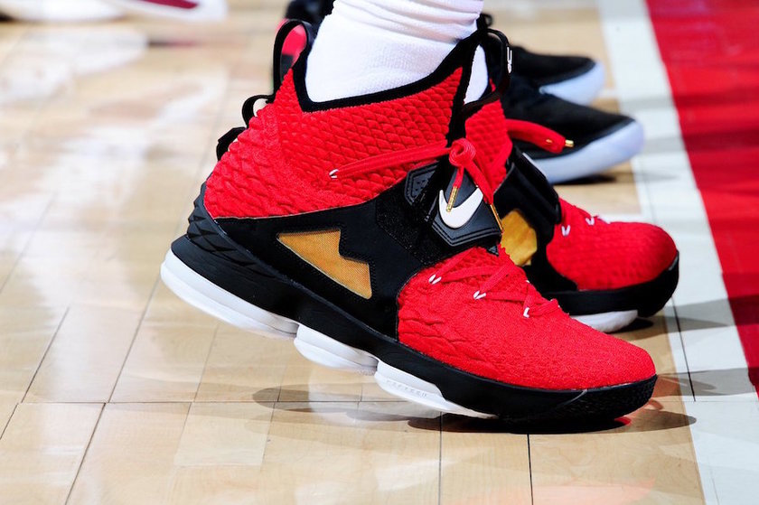 Alternate-Diamond-Turf-LeBron-15.jpg