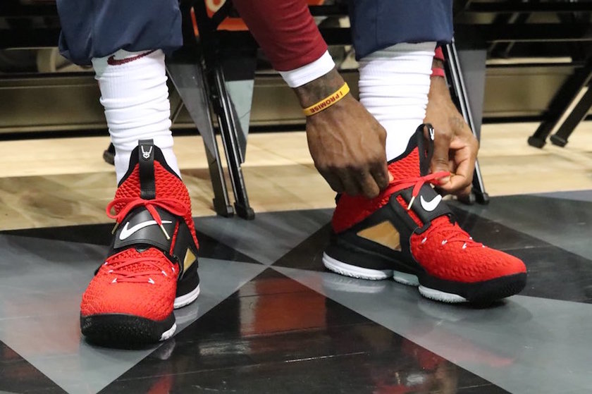 Alternate-Diamond-Turf-Nike-LeBron-15-On-Feet.jpg