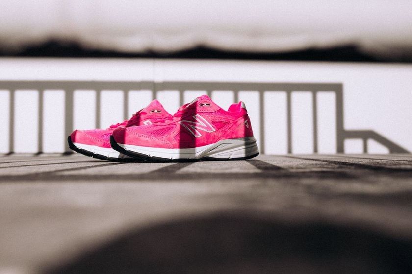 new-balance-m990v4-komen-pink-1.jpg