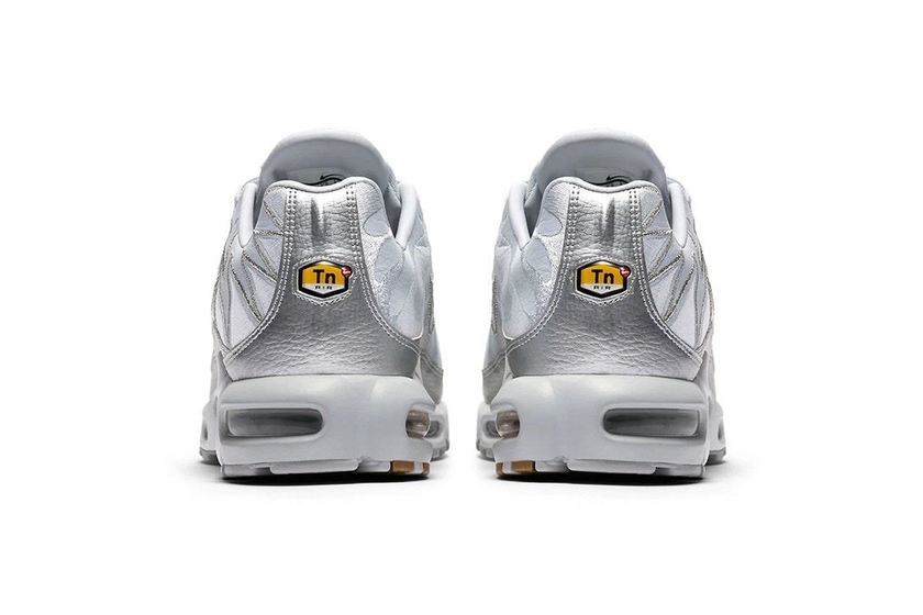 nike-air-max-plus-zig-zag-metallic-silver-first-look-04.jpg
