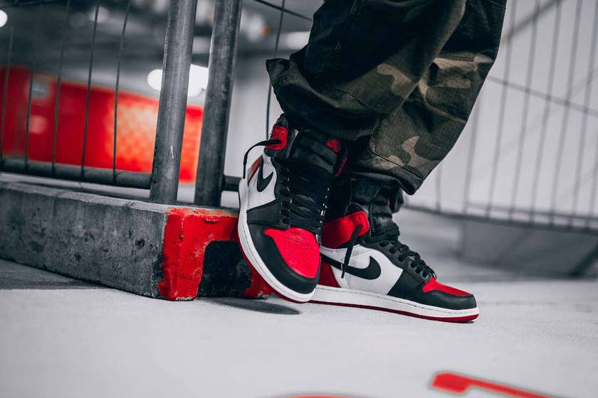 Air-Jordan-1-Retro-High-OG-Bred-Toe-4-2.jpg