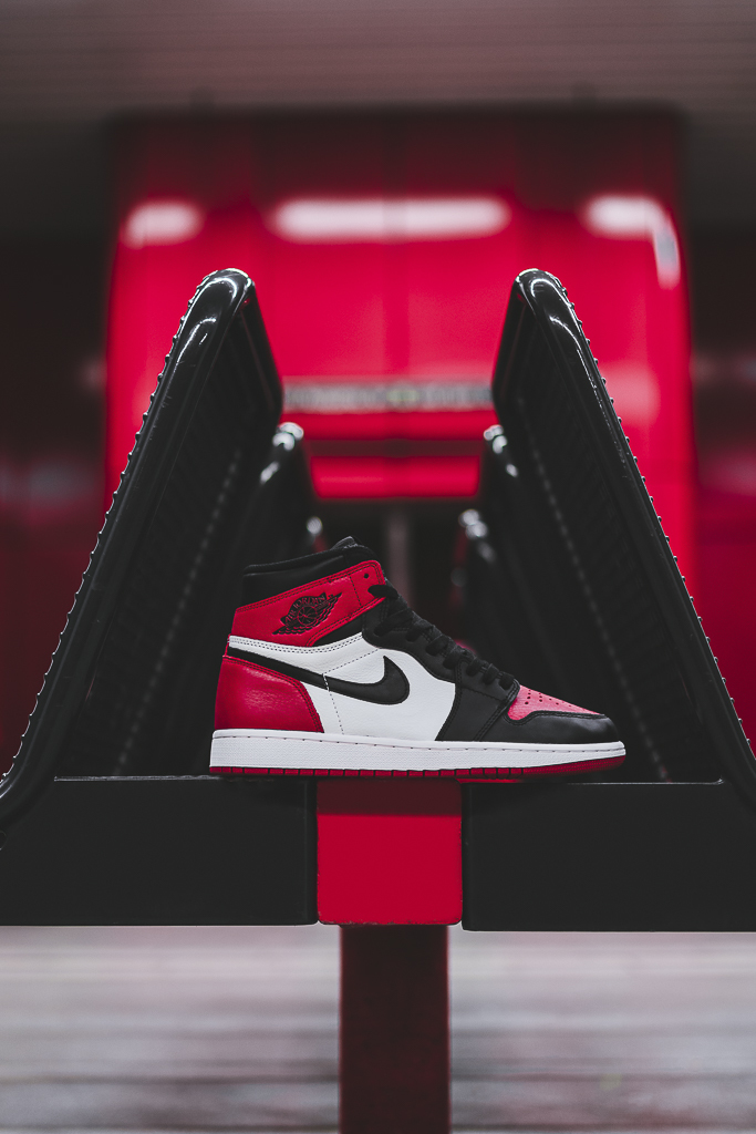 air-jordan-1-retro-high-og_gym-red-black-summit-white_555088-610-bstnstore-5.jpg