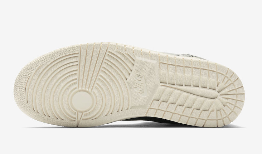 Air-Jordan-1-High-Zip-Black-AQ3742-016-Outsole.jpg