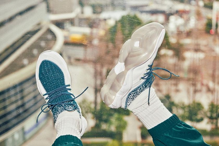reebok-dmx-run-10-dmx-fusion-nocturnal-blue-editorial-01.jpg