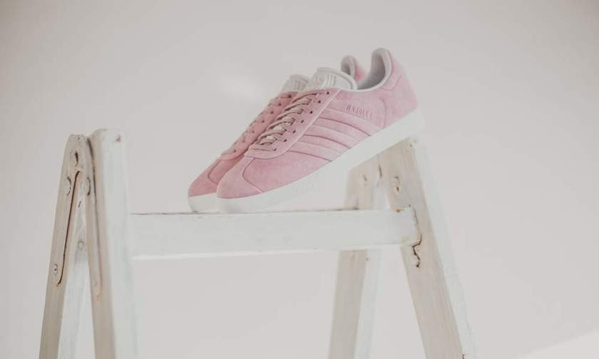 adidas-gazelle-stitch-and-turn-w-rose-white-bb6708-mood-1.jpg