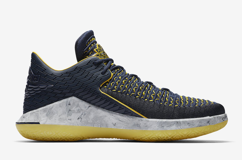 Air-Jordan-32-XXX2-Low-Michigan-Wolverines-AA1256-405-Side.jpg