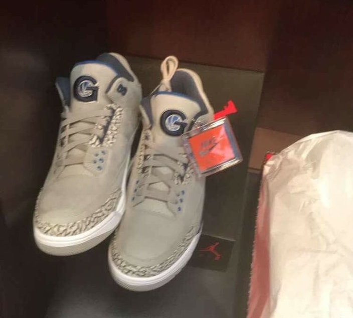 Air-Jordan-3-Georgetown-Hoyas-PE.jpg