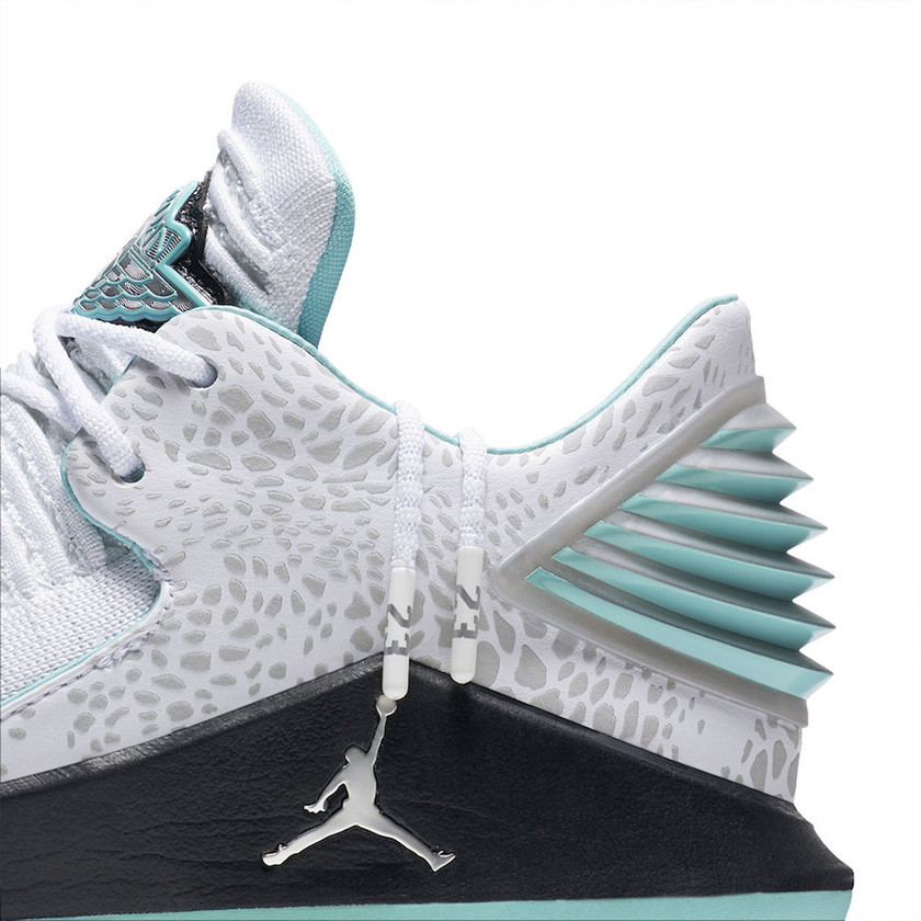 Air-Jordan-32-Low-Jade-Silver-Black-Laces.jpg