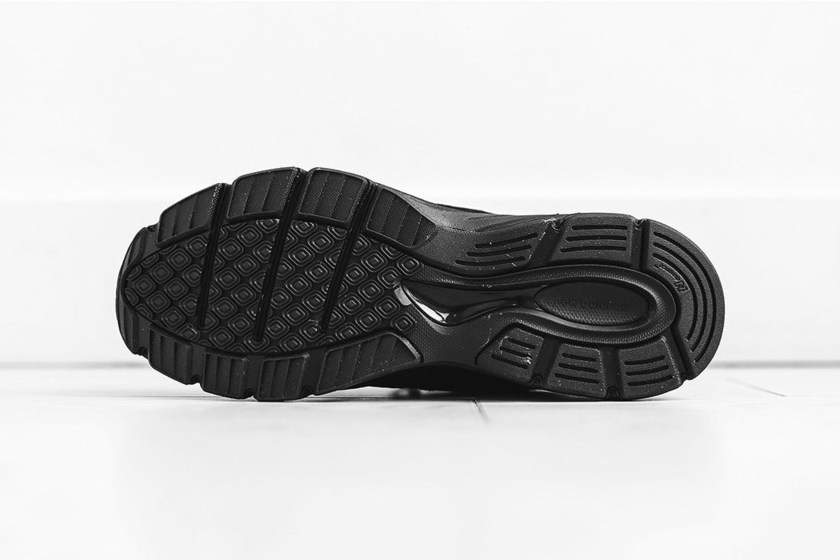 new-balance-m990bb4-triple-black-release-3.jpg