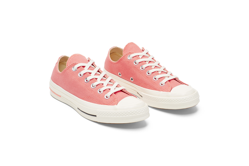 SU18_CHUCK70_CHUCK70_CRIMSON_160522C_PAIR.jpg