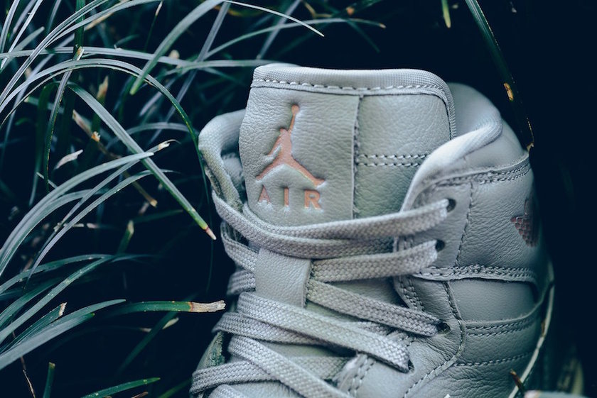 Air-Jordan-1-High-Premium-Mica-Green-Metallic-Red-Bronze-Tongue.jpg