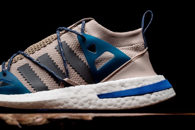 WMNS_Adidas_Arkyn_Ash_Pearl_DA9604_Sneaker_politics_2-768x513.jpg