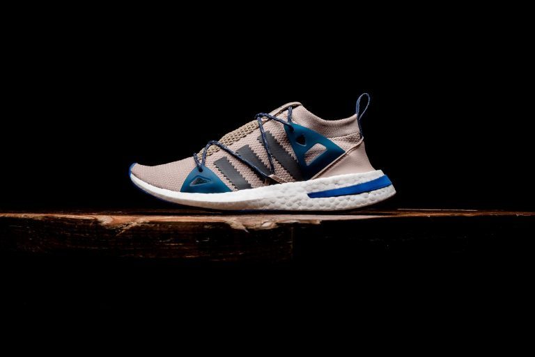 WMNS_Adidas_Arkyn_Ash_Pearl_DA9604_Sneaker_politics_4-768x513.jpg