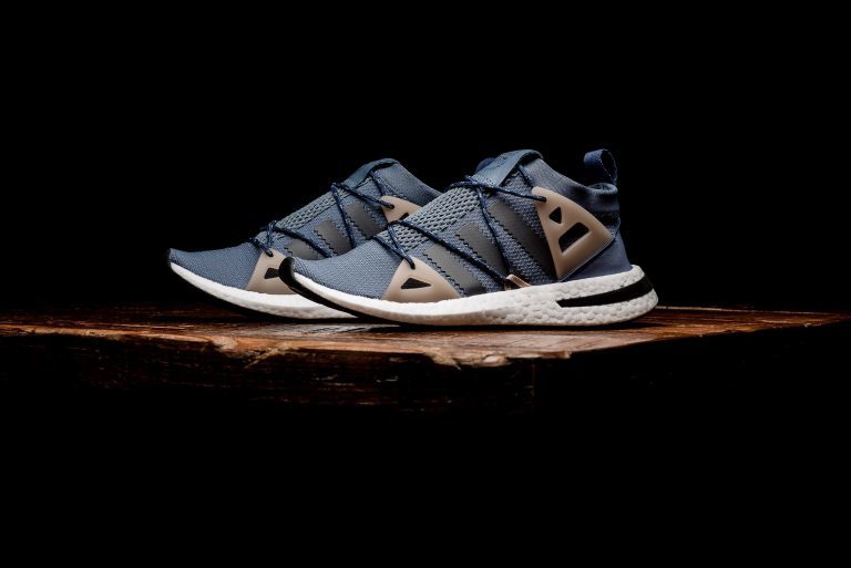 WMNS_Adidas_Arkyn_Ash_Pearl_DA9606_Sneaker_politics_1_46e54d62-6a61-4af5-a9f0-fdddbda8a5eb-768x513.jpg