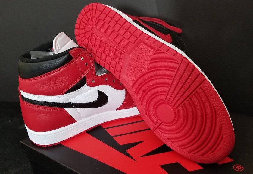 Air-Jordan-1-Chicago-Homage-to-Home-AR9880-023-Outsole.jpg