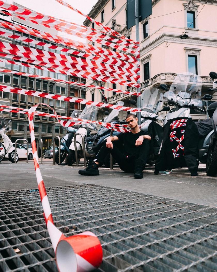 off-white-barricade-tape-hoodie-taipei-exclusive-3.jpg