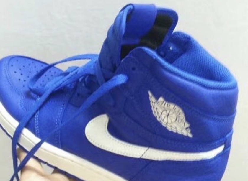Air-Jordan-1-Hyper-Royal-555088-401-First-Look.jpg
