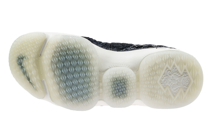 Nike-LeBron-15-Bright-Crimson-AQ2363-002-Outsole.jpg