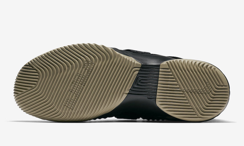 Nike-LeBron-Soldier-12-Camo-AO4054-001-Outsole.jpg