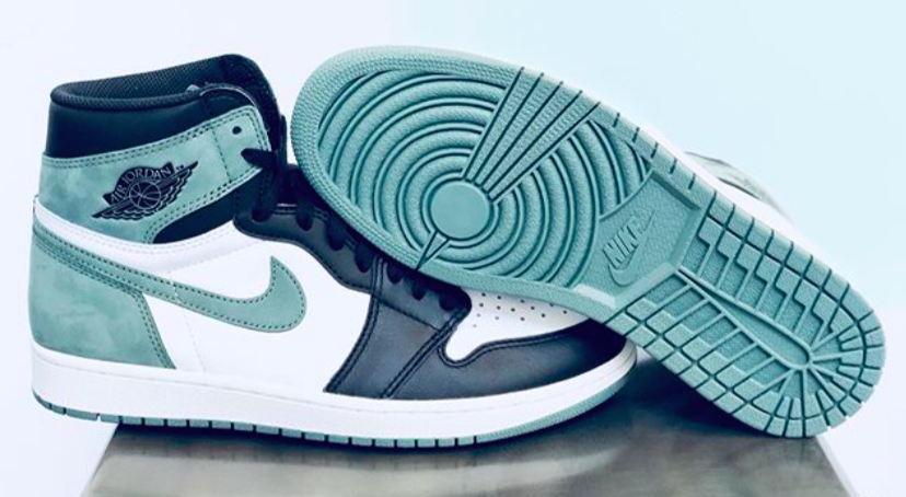 Air-Jordan-1-Retro-High-OG-All-Those-Awards-Clay-Green-3.png