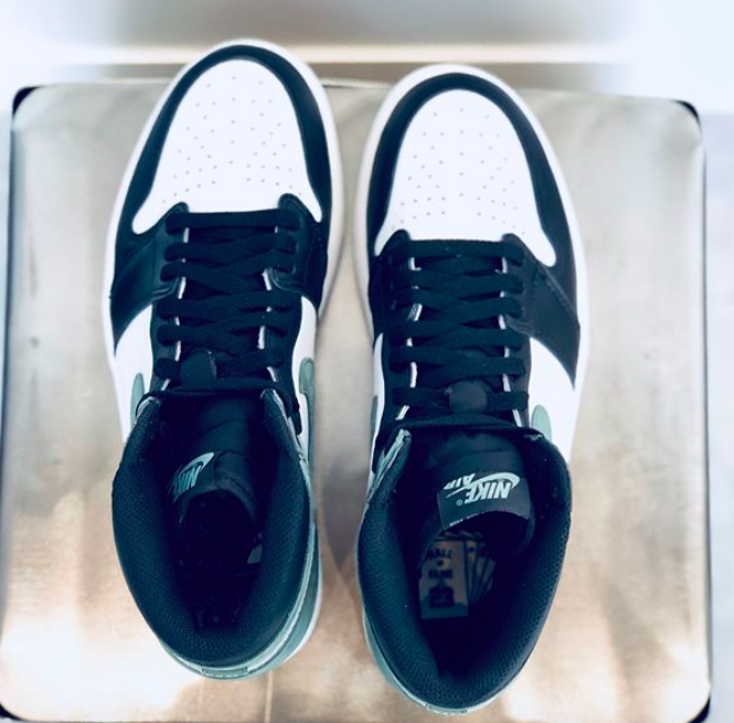 Air-Jordan-1-Retro-High-OG-All-Those-Awards-Clay-Green-5.png