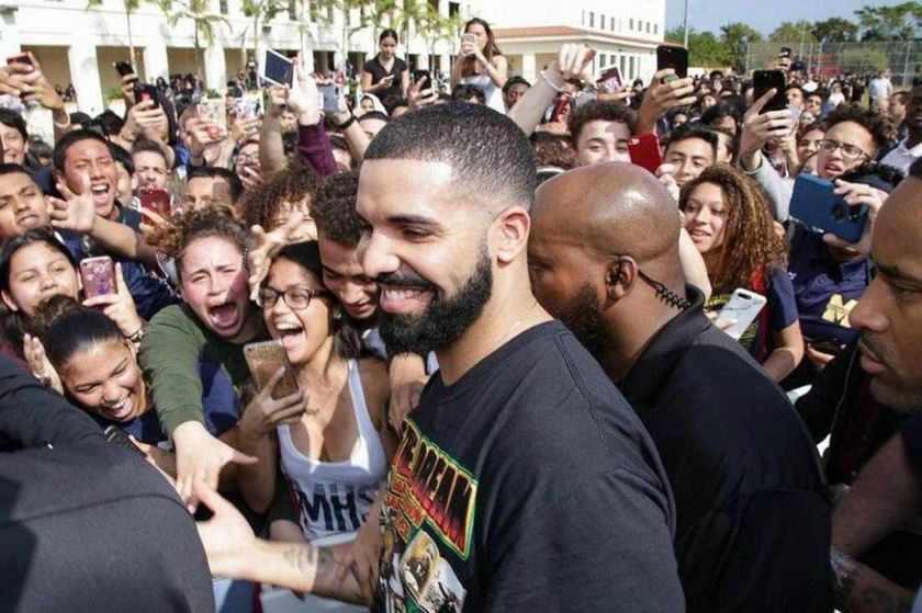 https_2F2Fhk.hypebeast.com2Ffiles2F20182F042Fdrake-alternate-ovo-uniforms-miami-high-school-1-1-1.jpg