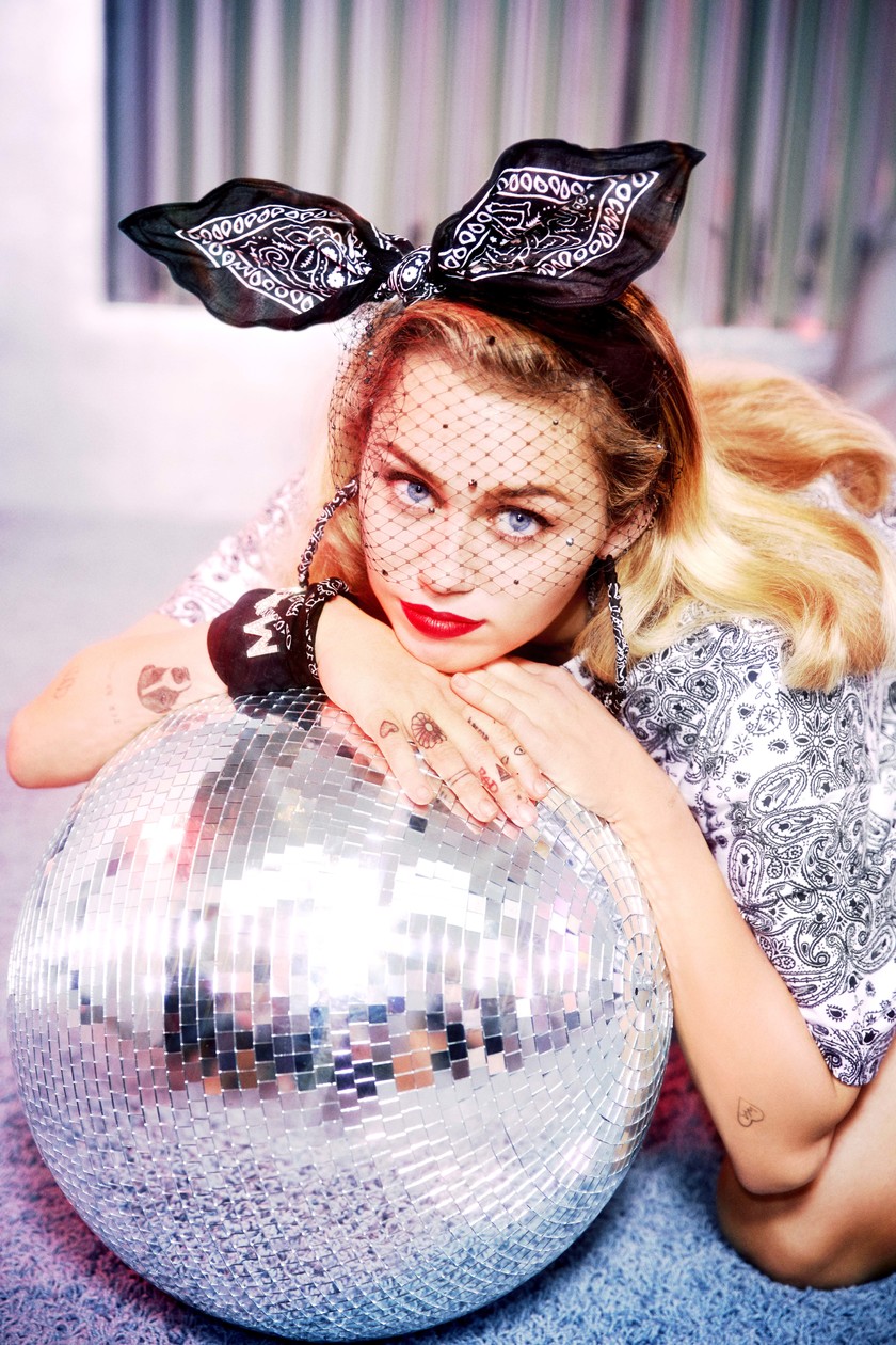 MILEY_STARBURST_KEYLOOK3_SOLO_SKU_1645.jpg