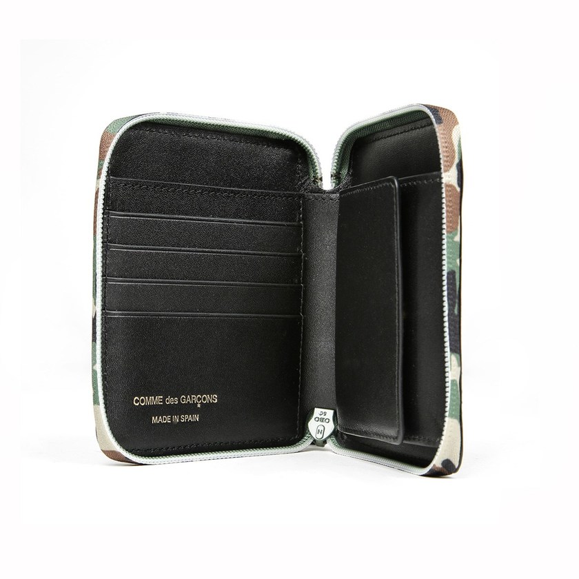 comme-des-garcons-play-2018-spring-summer-wallet-collection-01.jpg