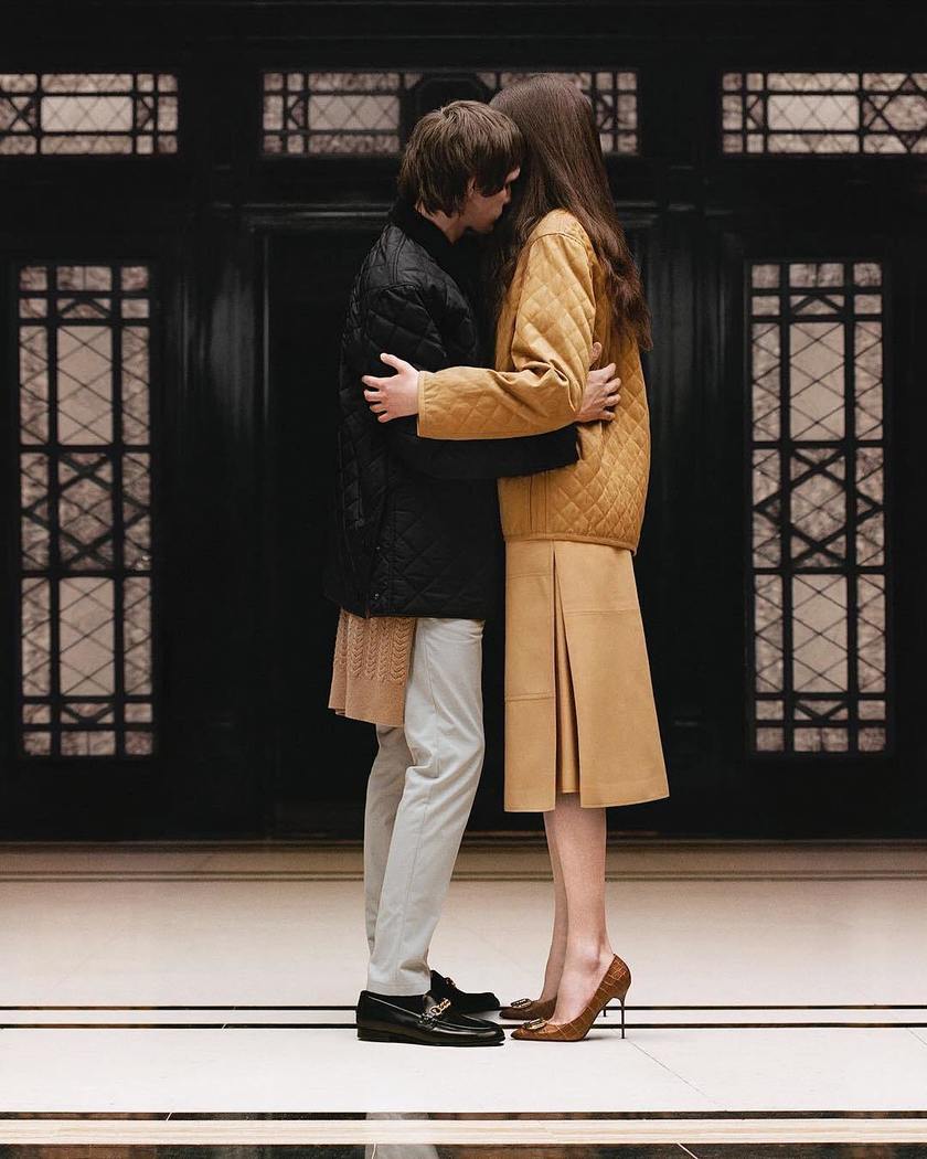 riccardo-tisci-burberry-b-classic-collection-05.jpg