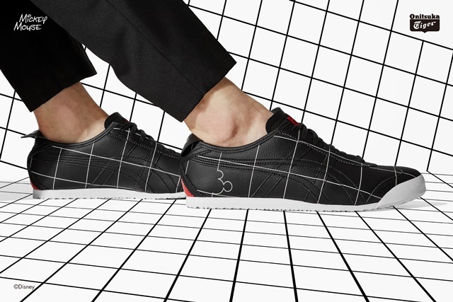 OTM_OT_MICKEY_GRIDS_ON_FOOT_LANSCAPE_3x2.jpg